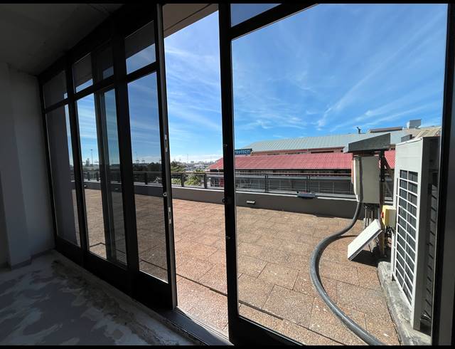 121M² OFFICE TO LET IN WOODSTOCK